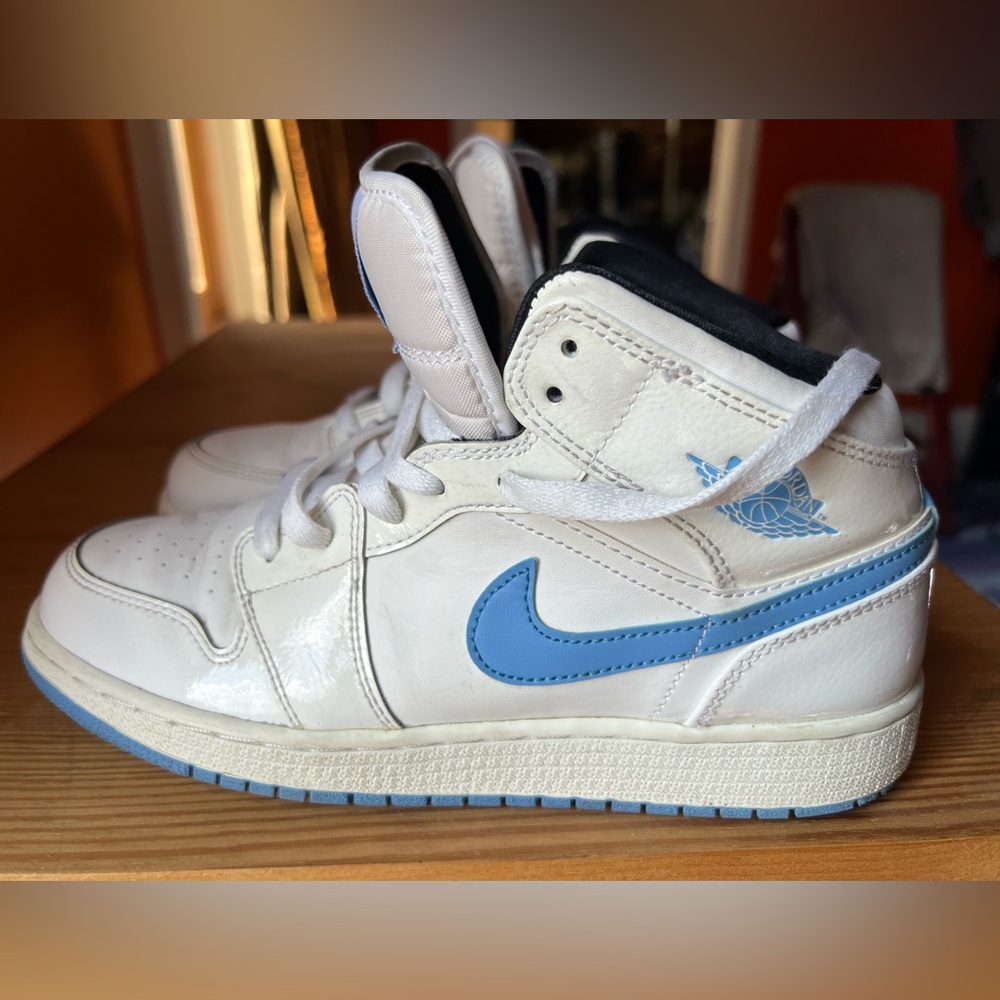 Nike Air Jordan 1 Retro Mid GS ‘Legend Blue’ Big Kids Size 6Y